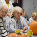 Tökfaragás az Idősek Klubjában