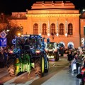 Óévbúcsúztató fényfüzéres traktoros felvonulás